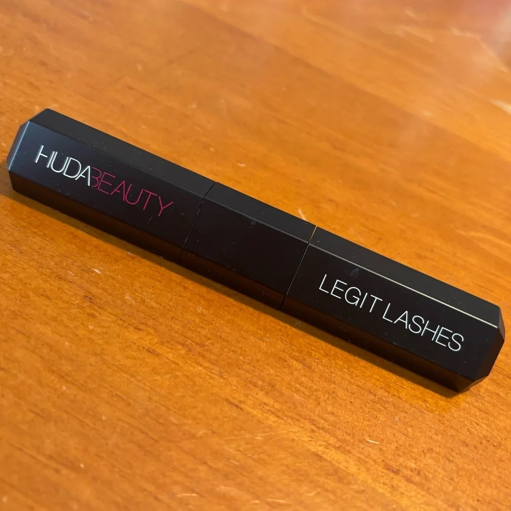 HUDA Beauty Legit Lashes 2-in-1 Mascara